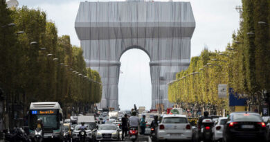 Packaging of the Arc de Triomphe, Christo's last monumental project in Paris
